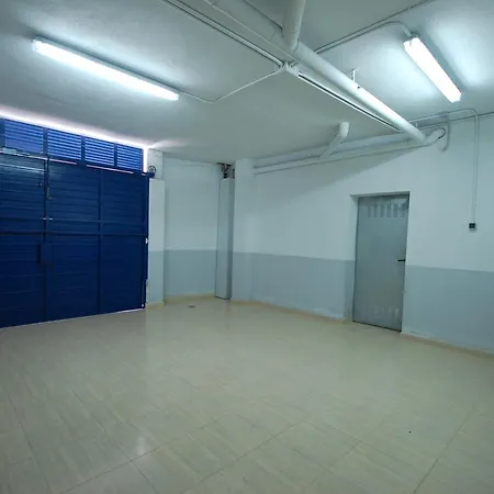 Lets Holidays Big Terrace House And 2 Parking Сasa de vacaciones *